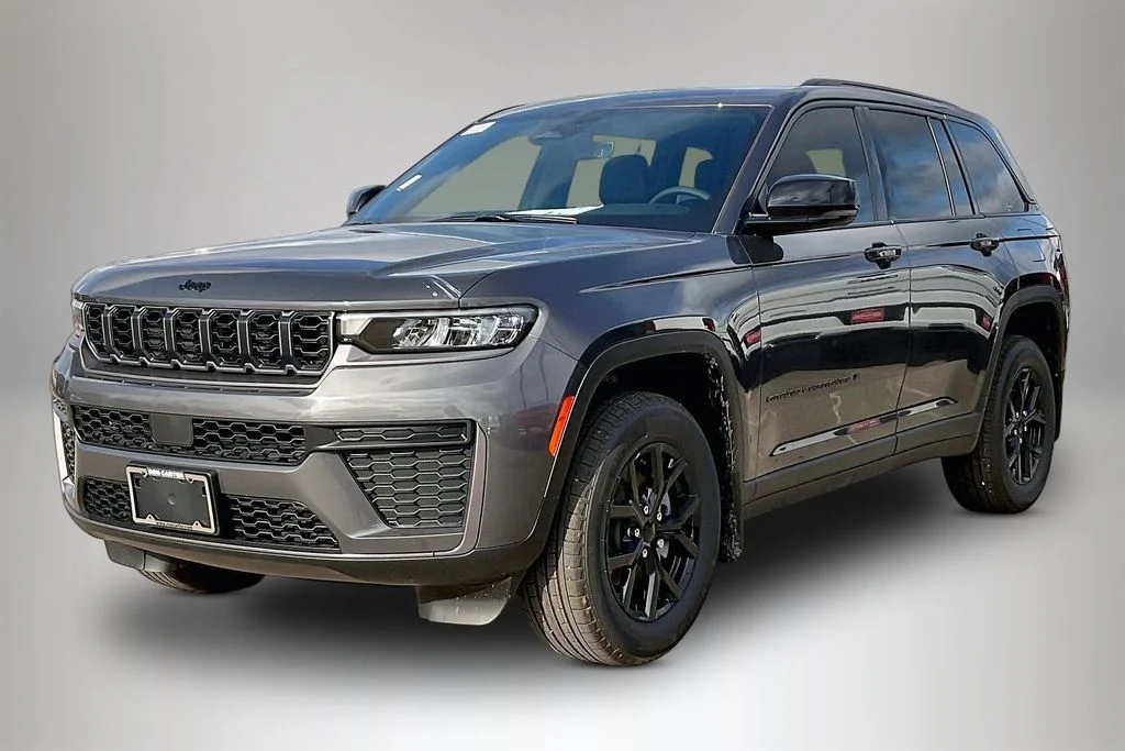 New 2026 Baltic Gray Metallic Clear-Coat Exterior Paint Jeep Altitude image 2