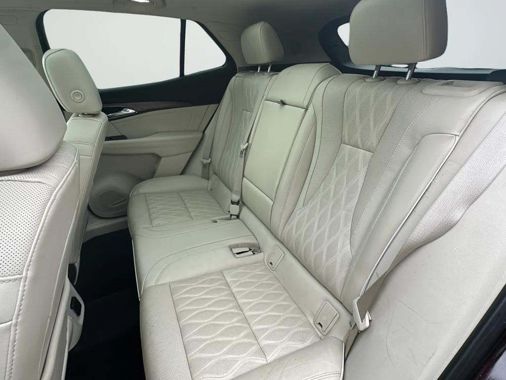 Used 2021 Red Buick Avenir image 36