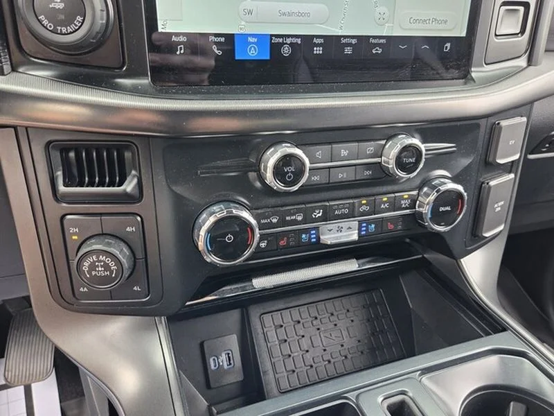 Used 2024 Agate Black Metallic Ford LARIAT image 21