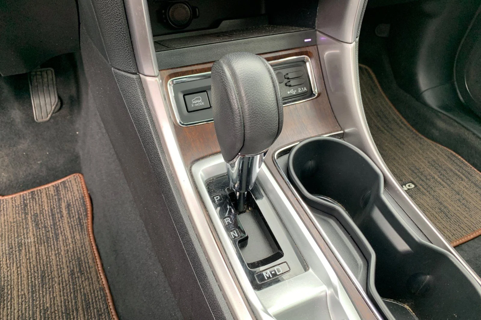 Used 2022 White Subaru Touring image 28