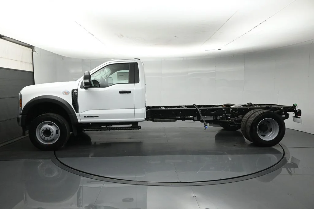 New 2026 Oxford White Ford XL image 5