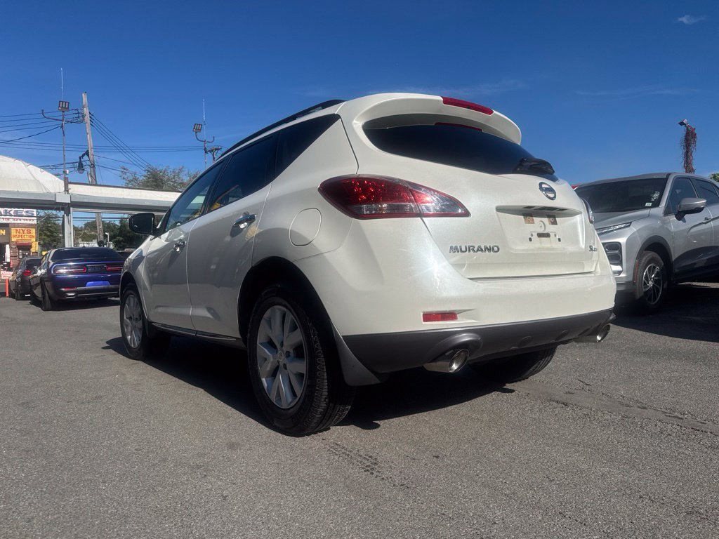 Used 2012 White Nissan SL image 9