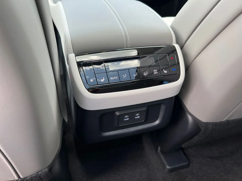 New 2027 RADIANT WHITE INFINITI Luxe FWD image 27