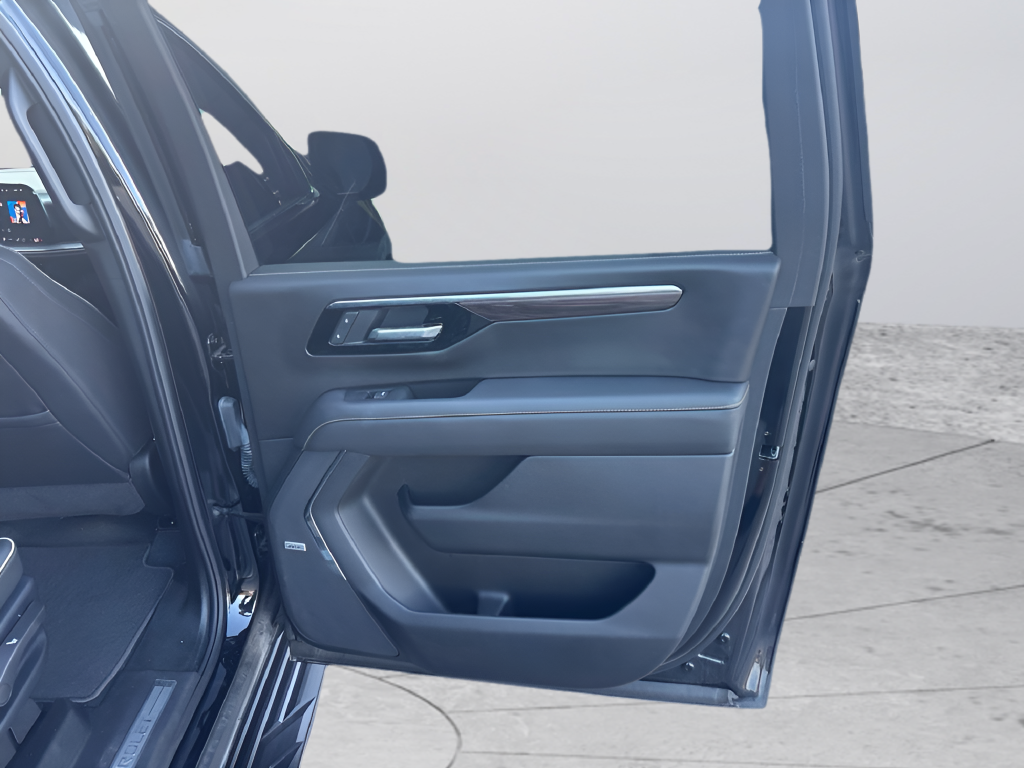 Used 2025 Black Chevrolet Premier image 41