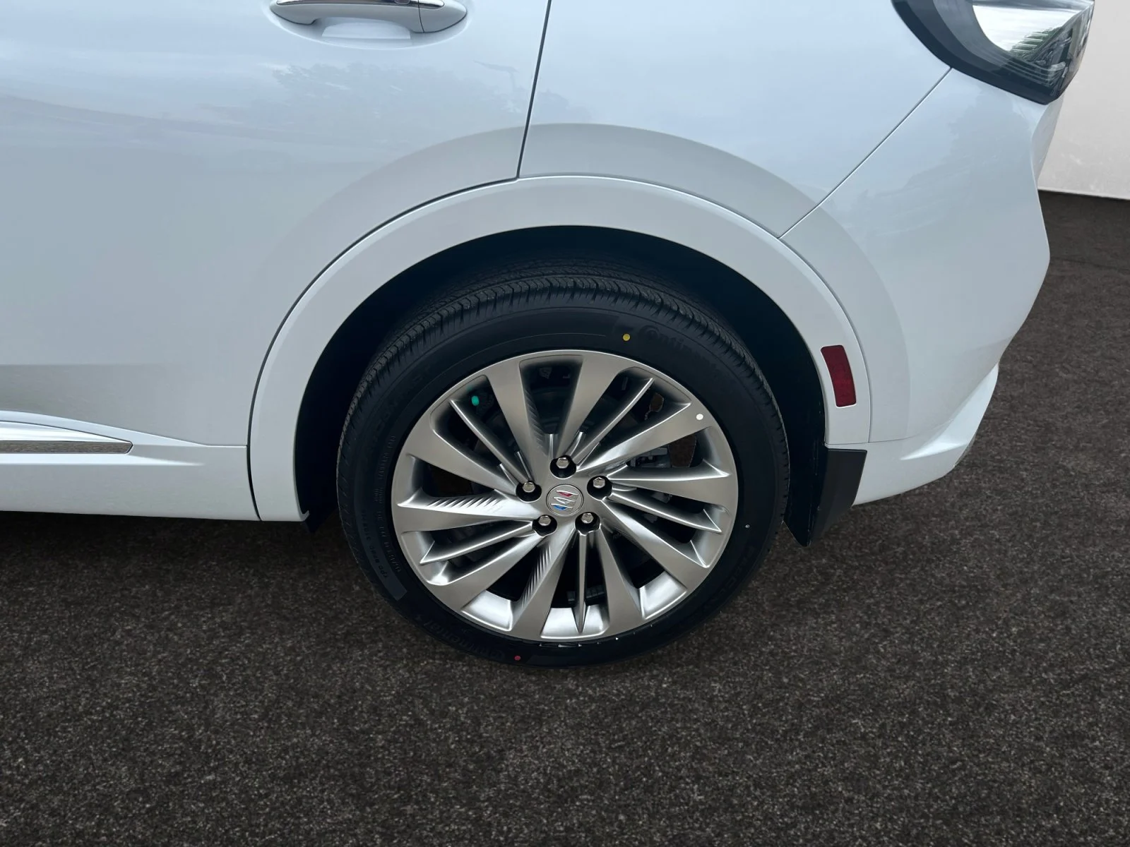 New 2026 Iridescent White Tricoat Buick Avenir AWD image 9