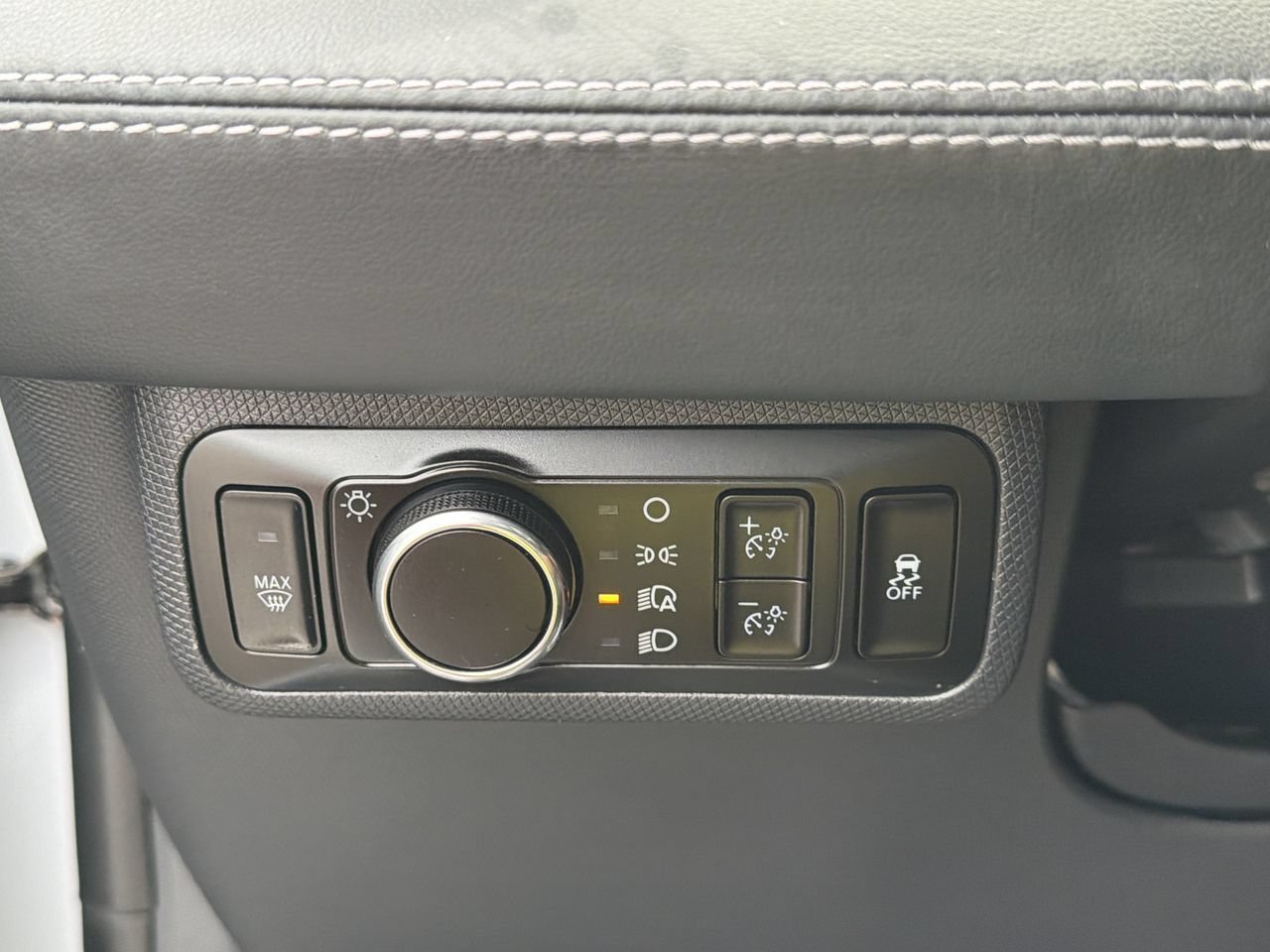 Used 2023 White Metallic Ford Premium image 27