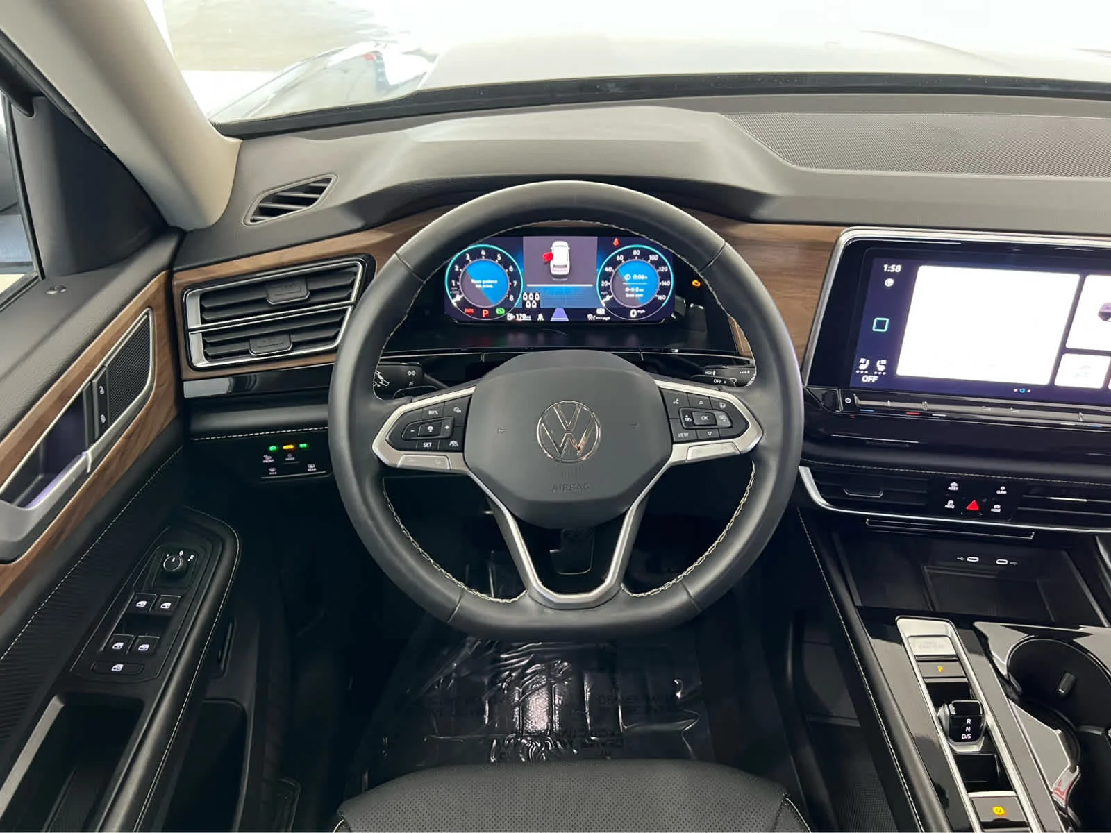 2025 Volkswagen Atlas SEL Premium R-Line - Photo 28