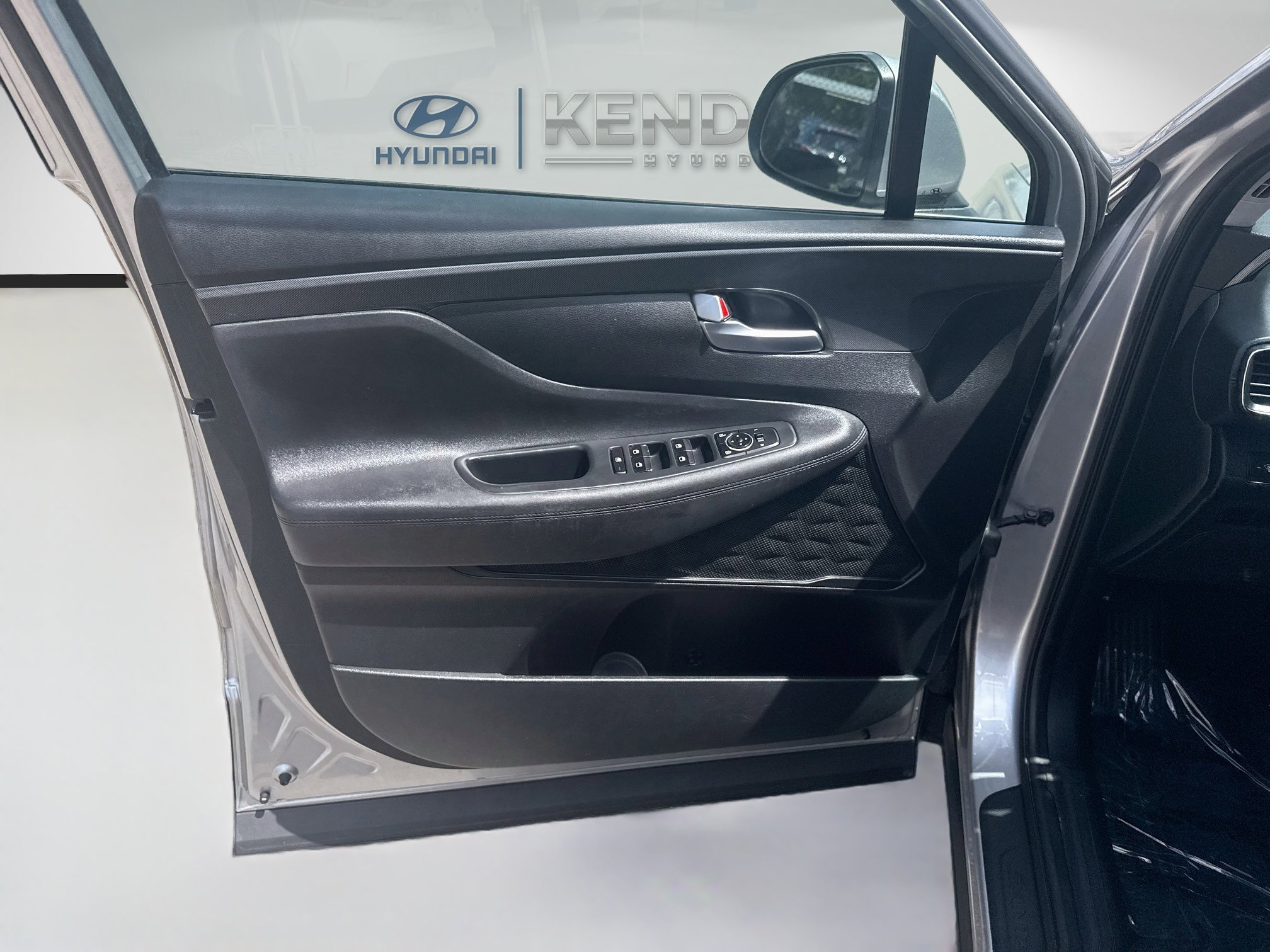 Used 2021 Shimmering Silver Hyundai SE image 17