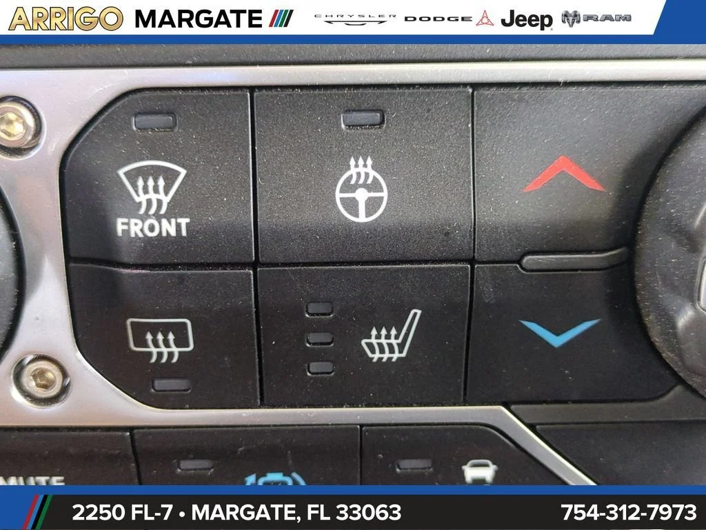 Used 2025 Granite Crystal Metallic Clearcoat Jeep Sahara image 24