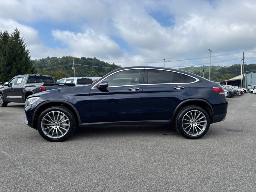 Used 2023 Blue Mercedes-Benz 4MATIC® image 3