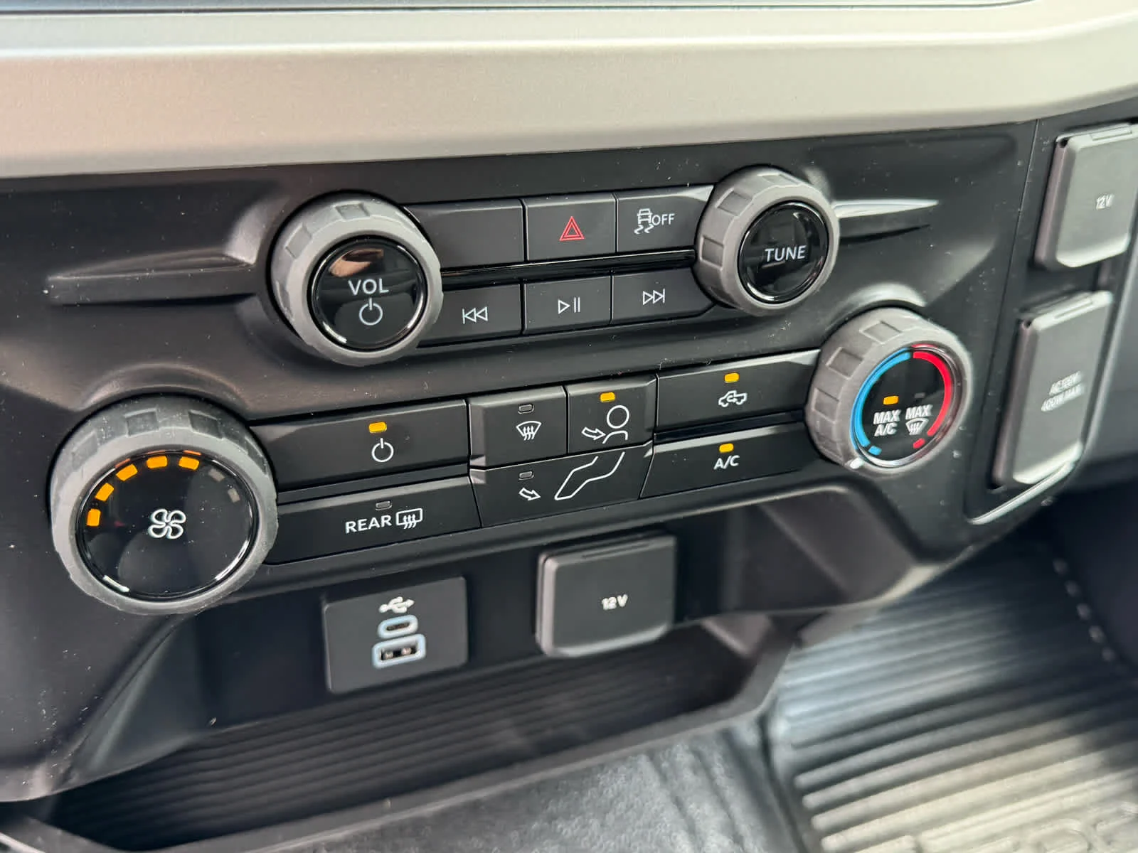 New 2026 Oxford White Ford F-550® XL image 26