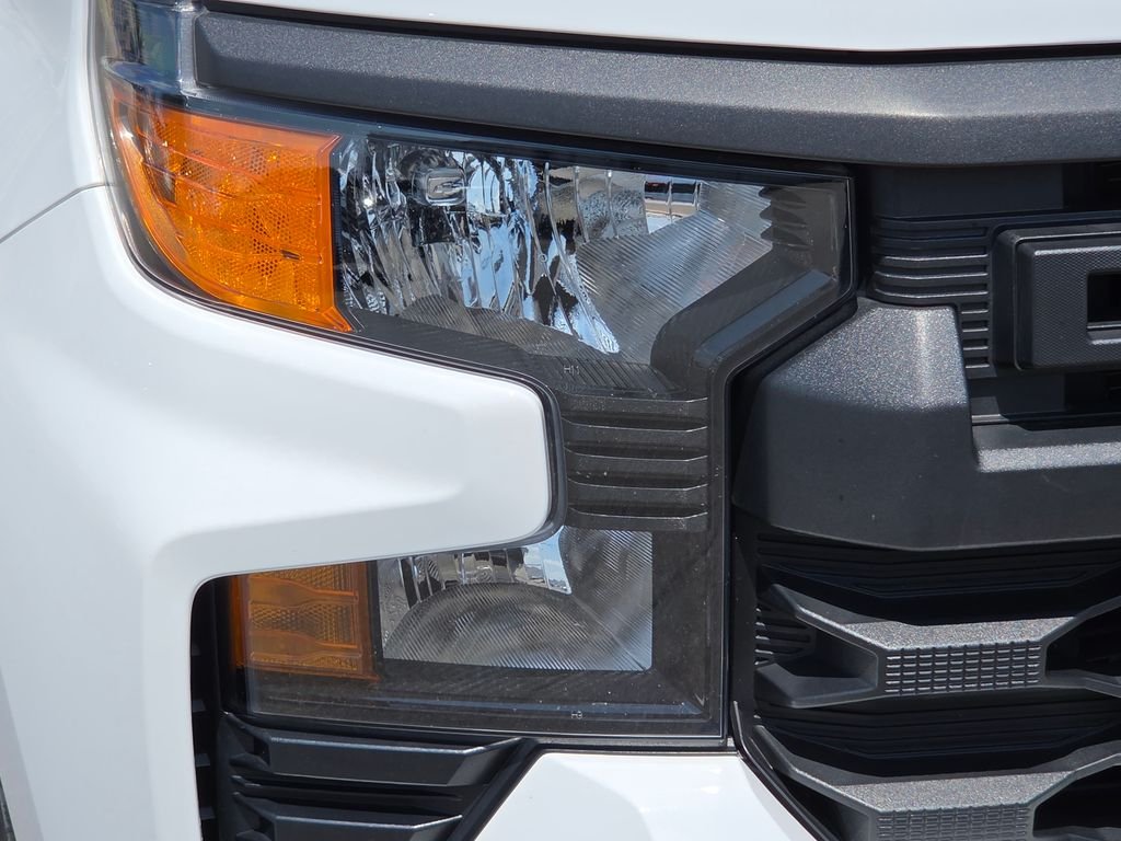 Used 2025 White Chevrolet Custom image 15