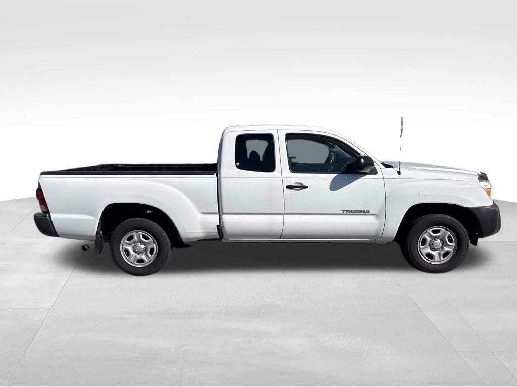 Used 2013 White Toyota Base image 6
