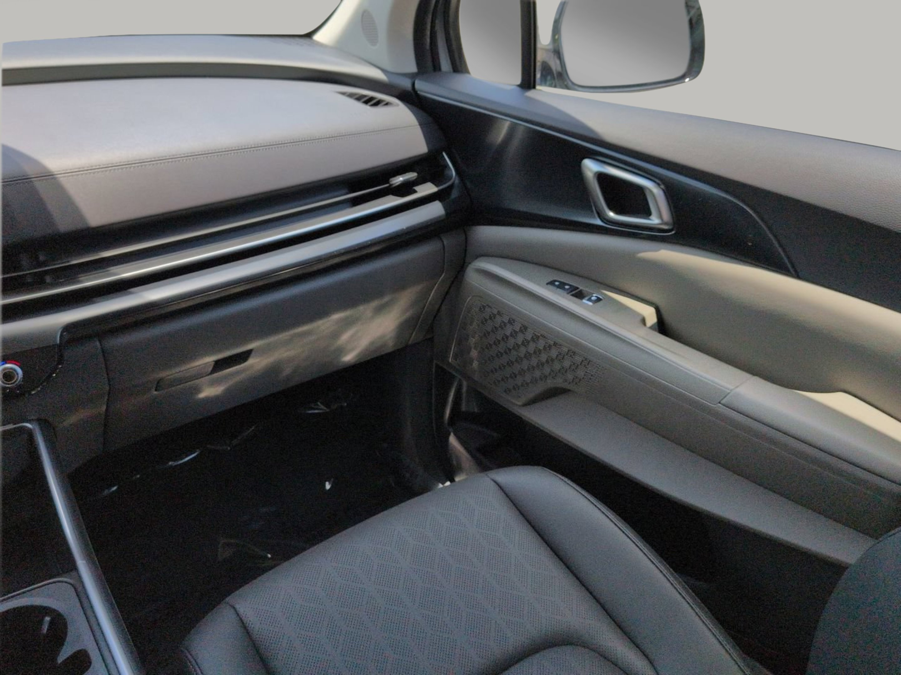 New 2027 Ceramic Silver Kia LXS image 19
