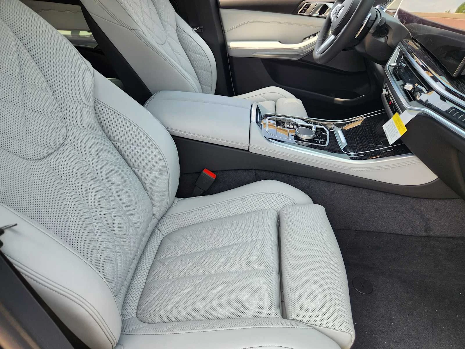 New 2026 Mineral White Metallic BMW sDrive40i image 5