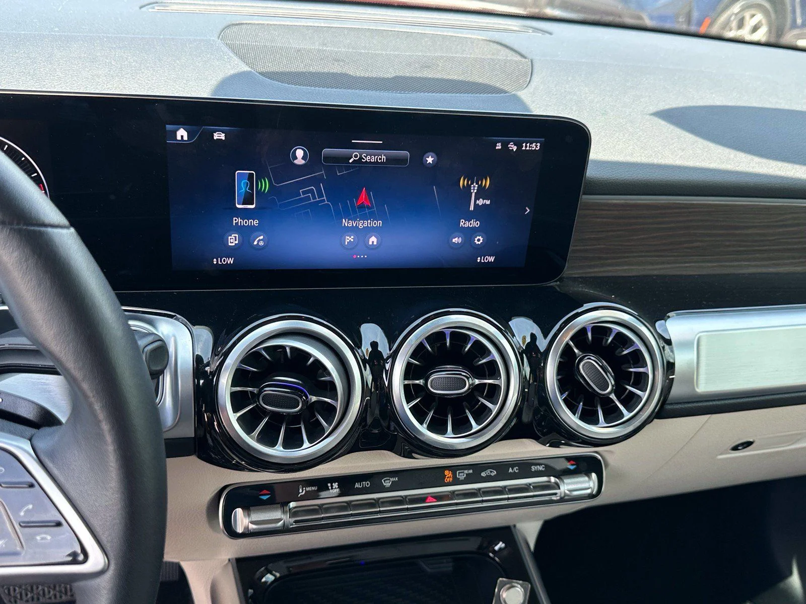 Used 2024  Mercedes-Benz GLB 250 image 26