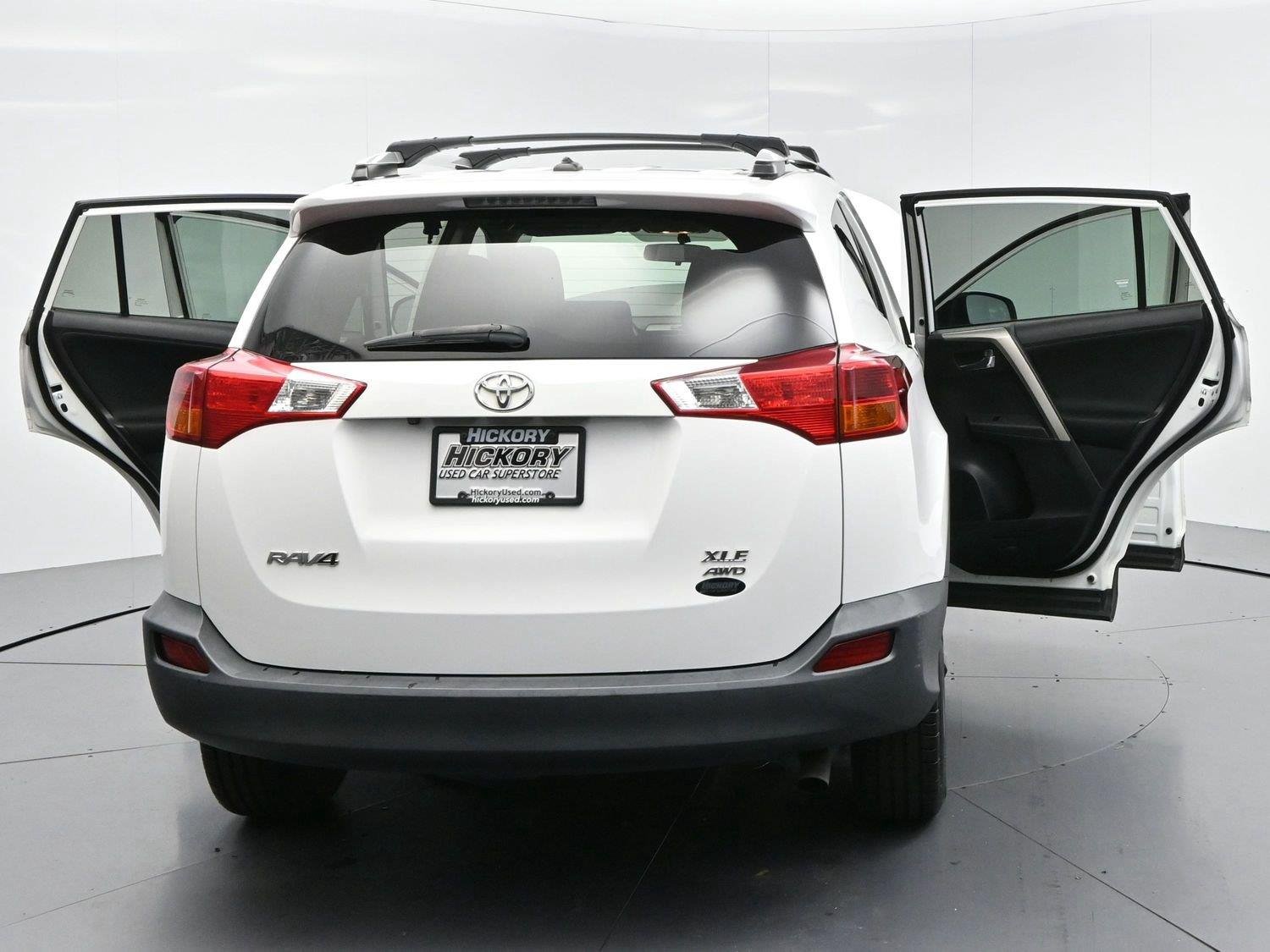 Used 2015 Super White Toyota XLE image 38