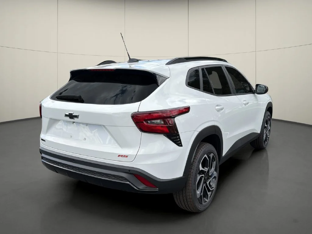New 2026 Summit White Chevrolet 2RS image 7