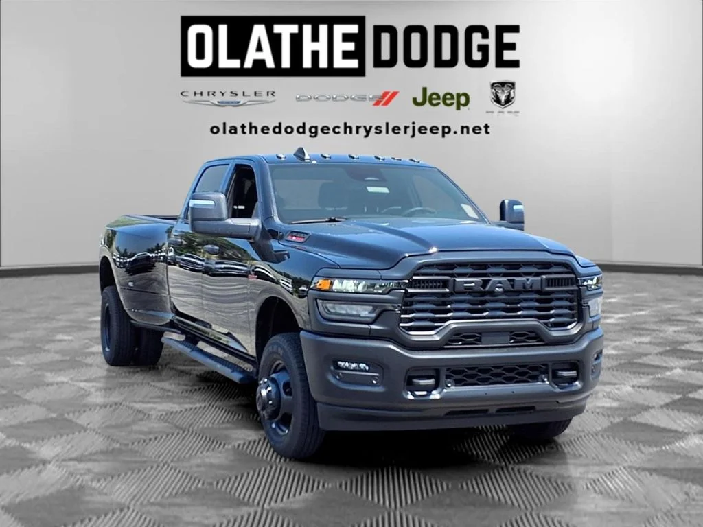 New 2026 Diamond Black Crystal Pearl-Coat Exterior Paint RAM Tradesman image 28