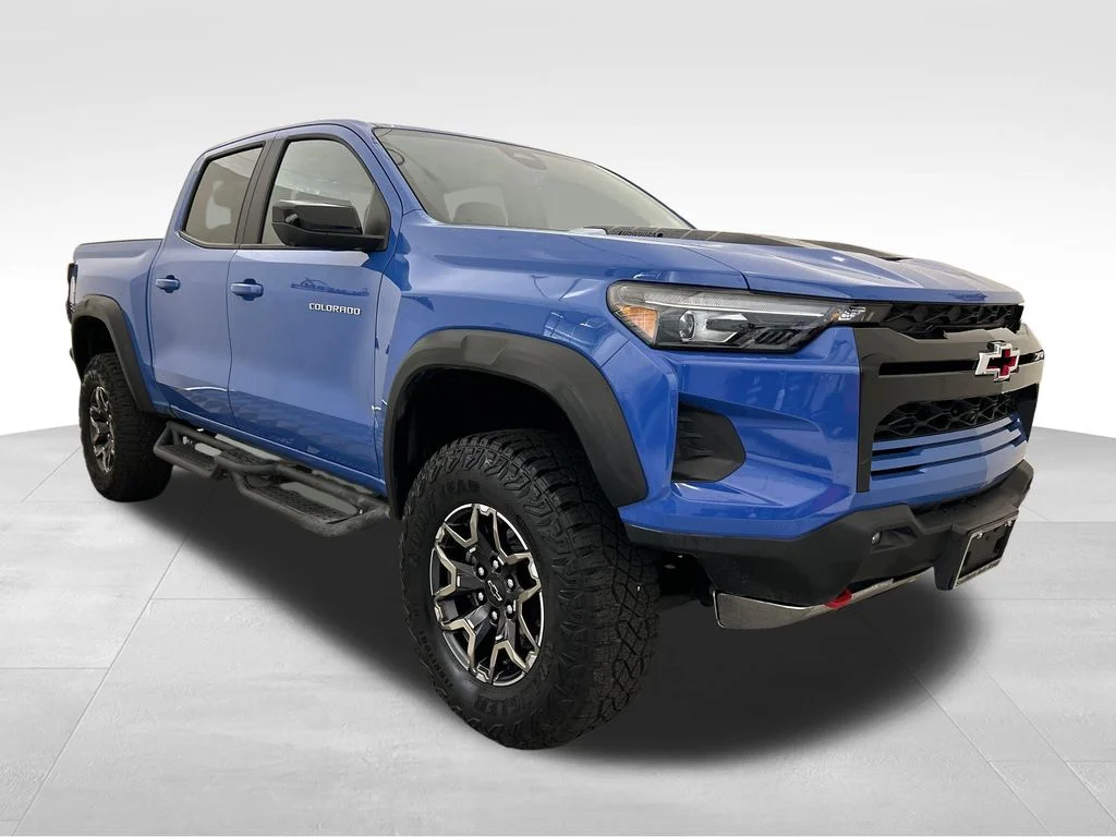 Used 2025 Blue Chevrolet ZR2 image 9