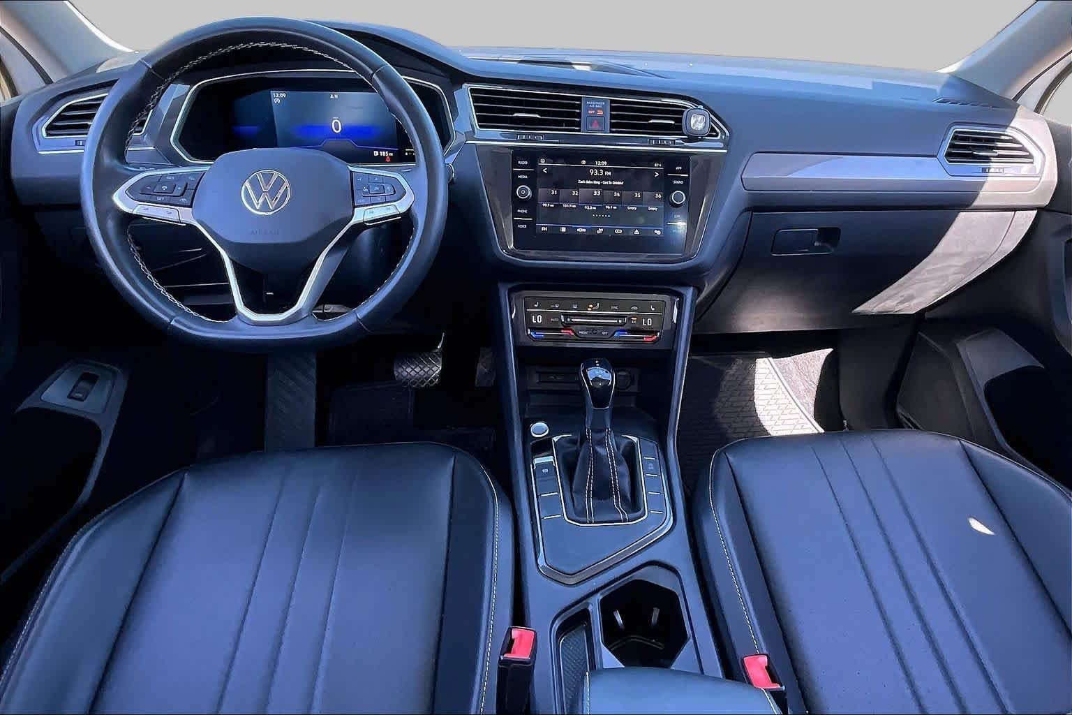 Used 2022 Pure White Volkswagen SE image 14