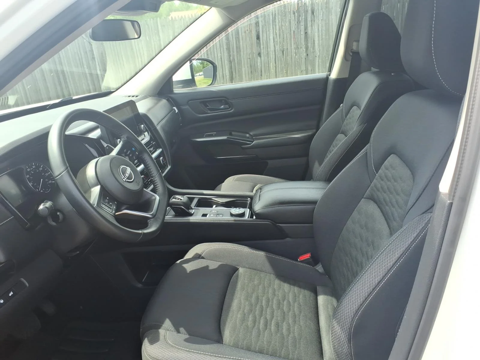 Used 2025 Glacier White Nissan SV image 14