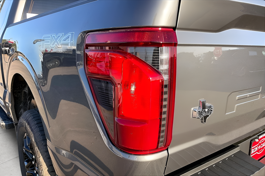 New 2026 Carbonized Gray Metallic Ford XLT image 19