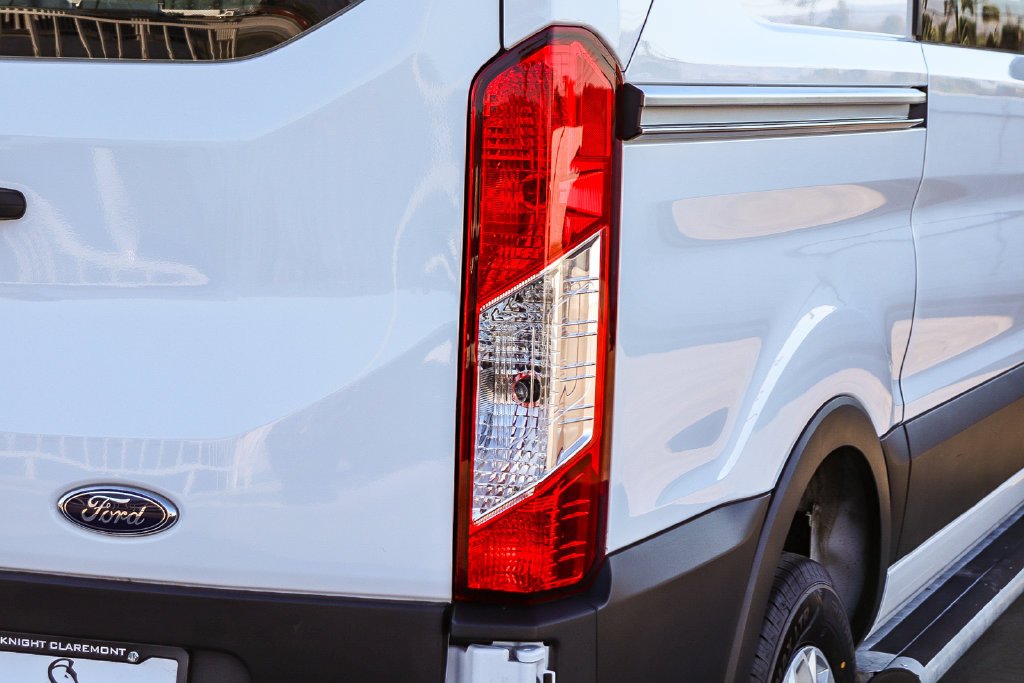 Used 2025 Oxford White Ford Base image 10