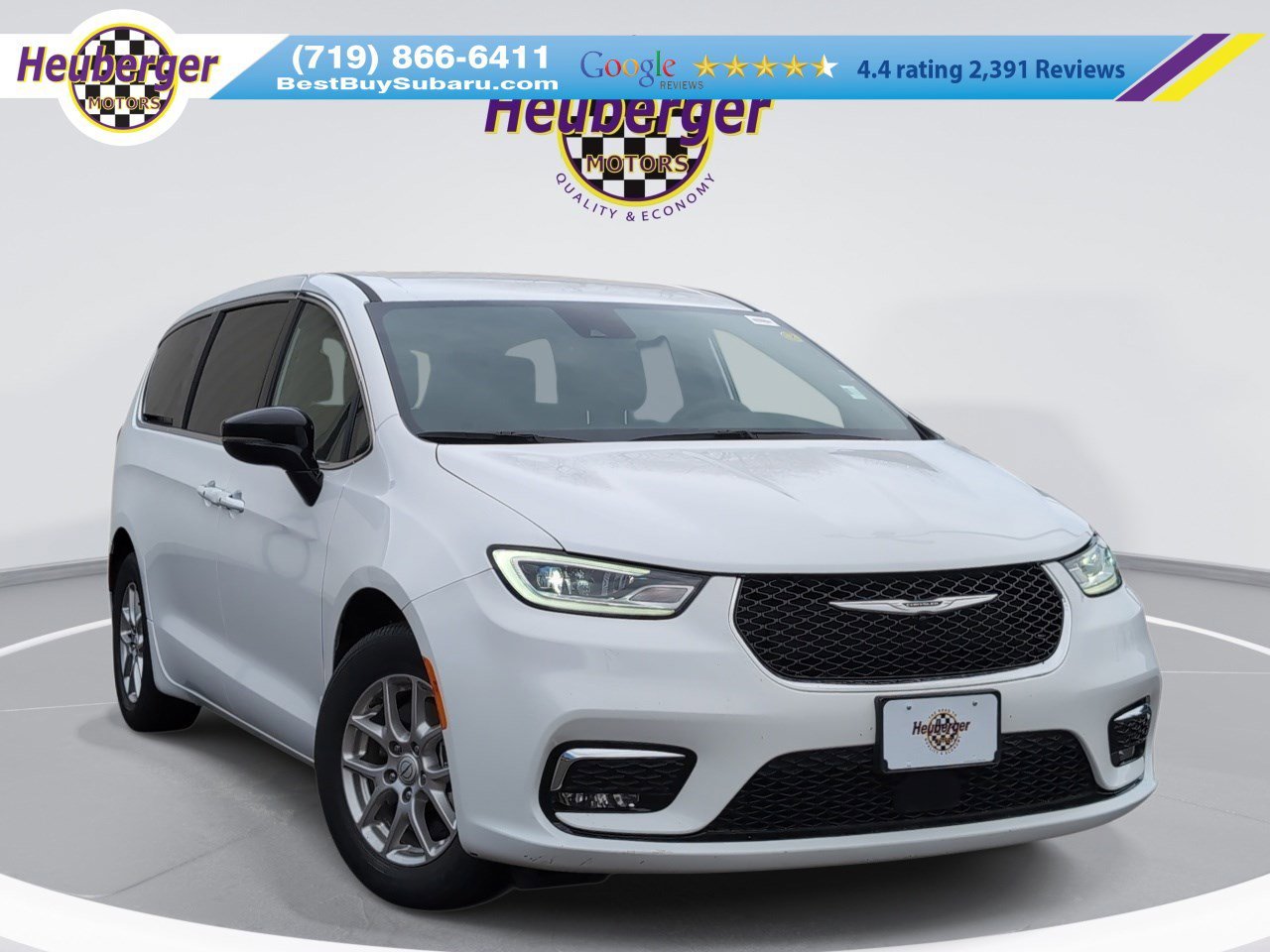 2025 Chrysler Pacifica Select's photo