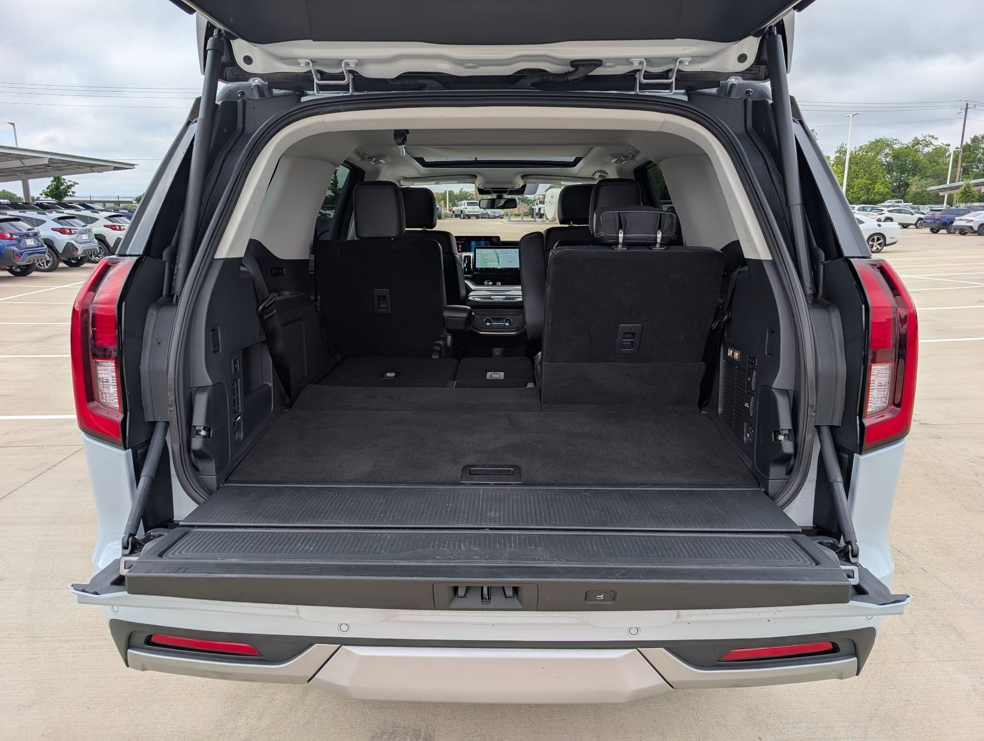 Used 2025 Silver Ford Platinum image 29