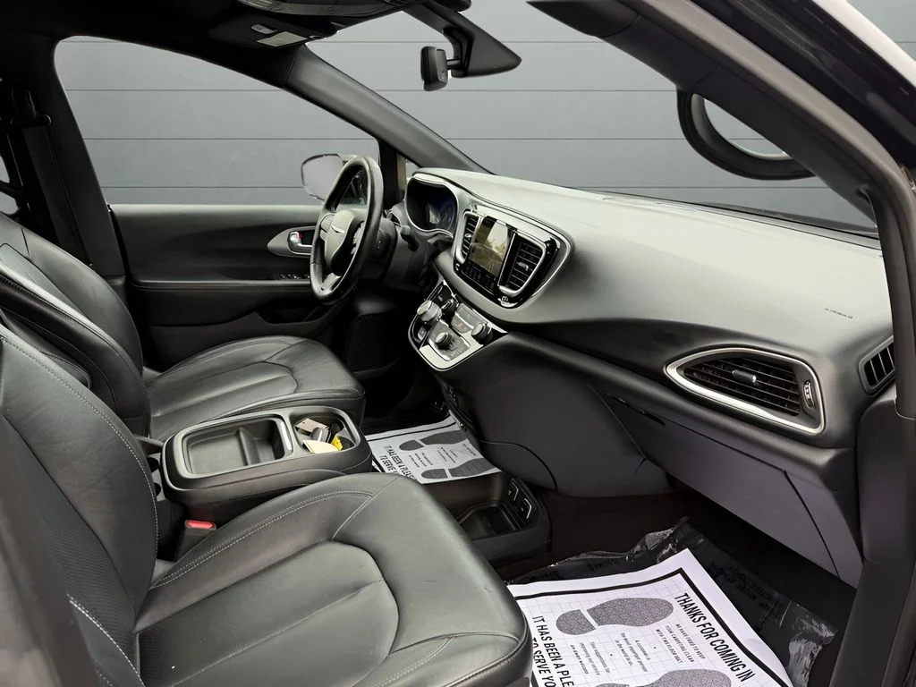 Used 2020 Black Chrysler Touring L image 13