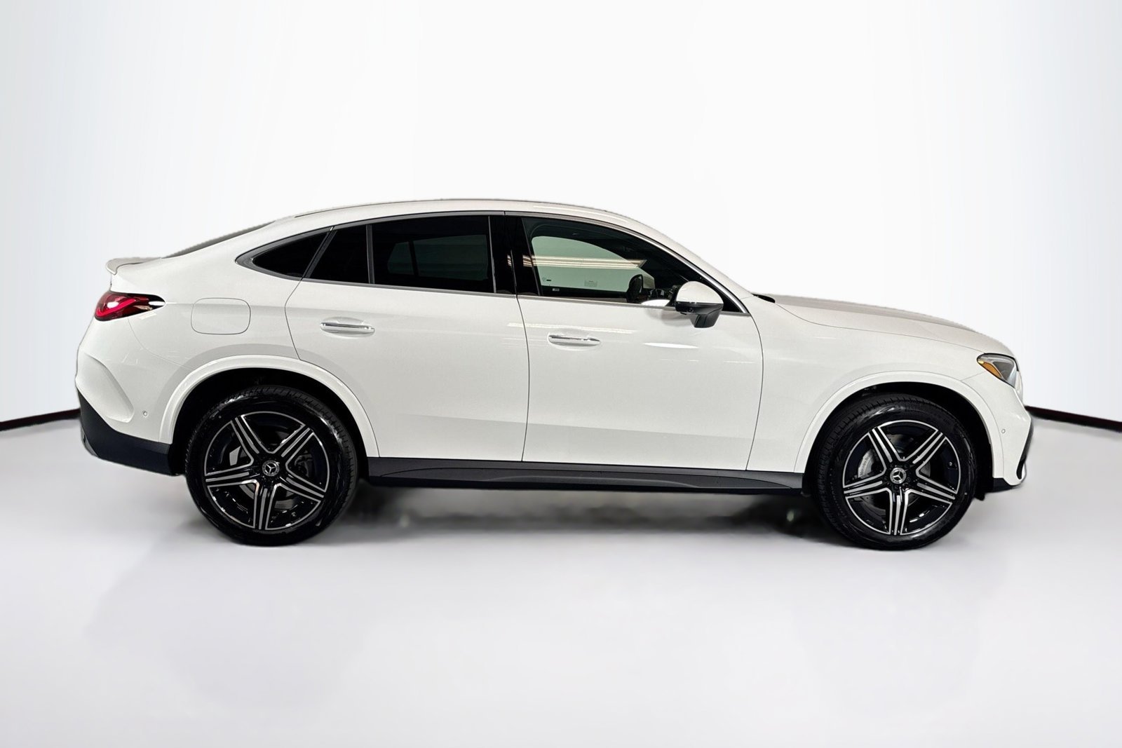 New 2026 Polar White Mercedes-Benz GLC 300 image 4