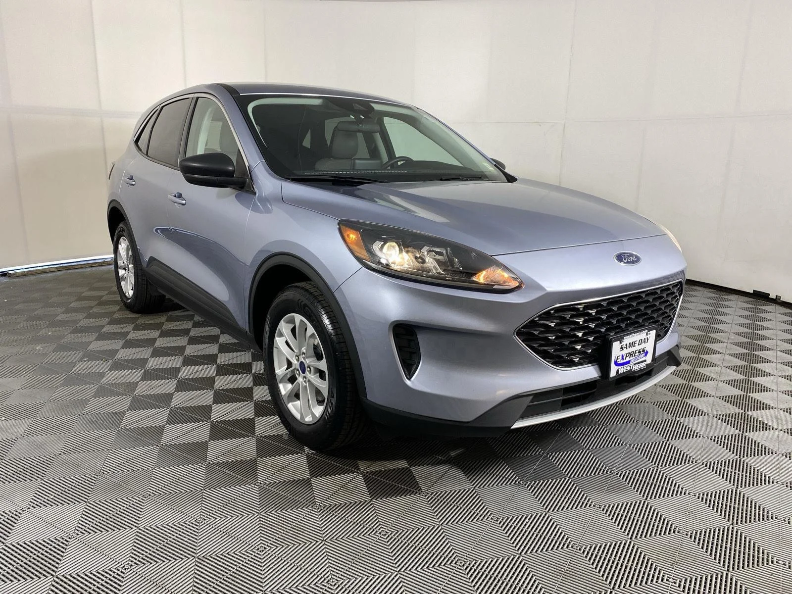 Used 2022 Iced Blue Silver Ford SE image 10