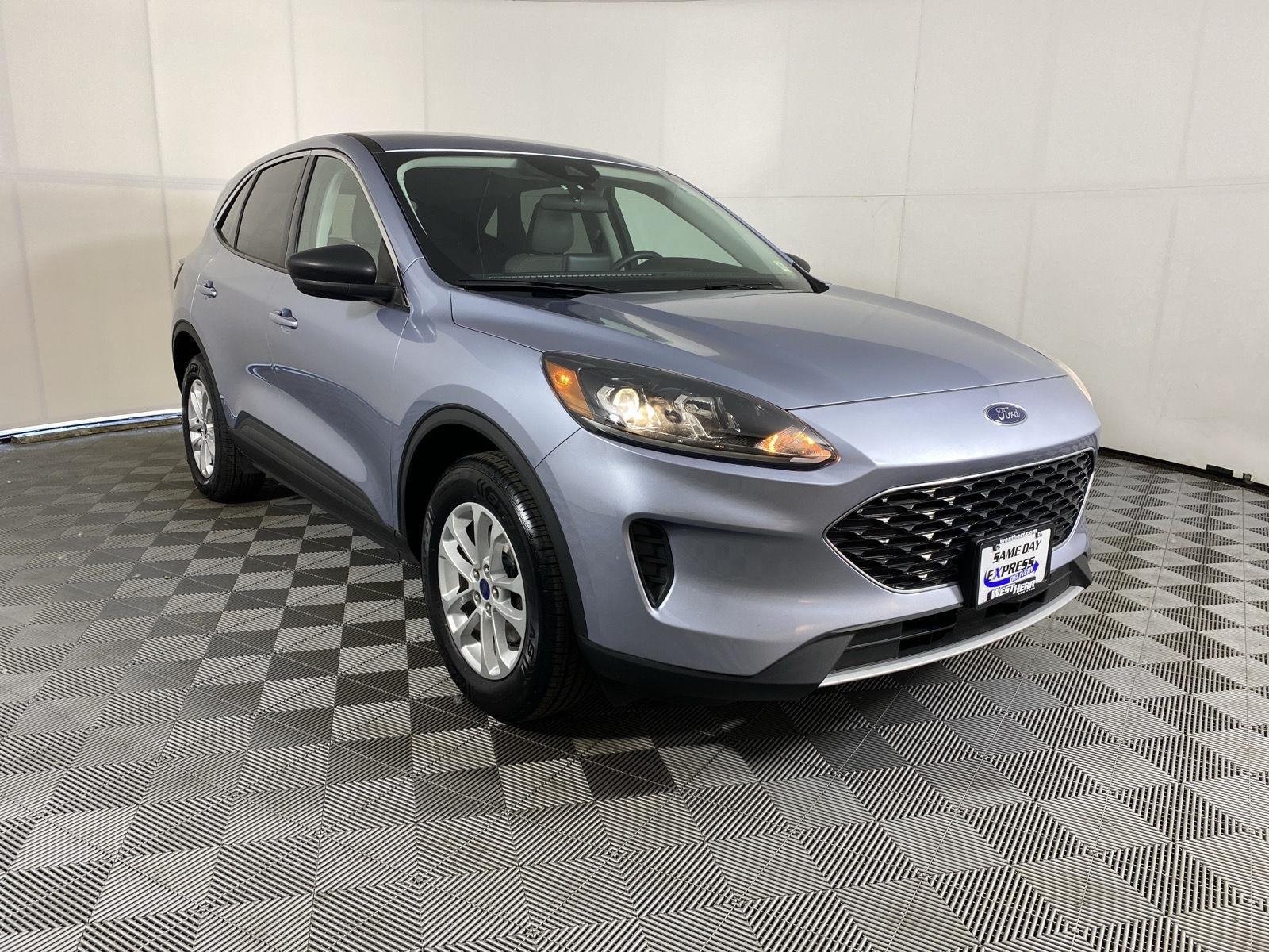 Used 2022 Iced Blue Silver Ford SE image 10