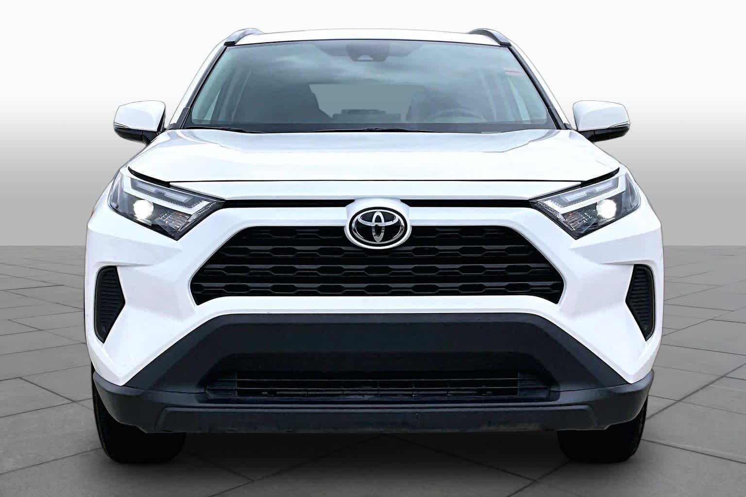 Used 2025 Ice Cap Toyota XLE image 4