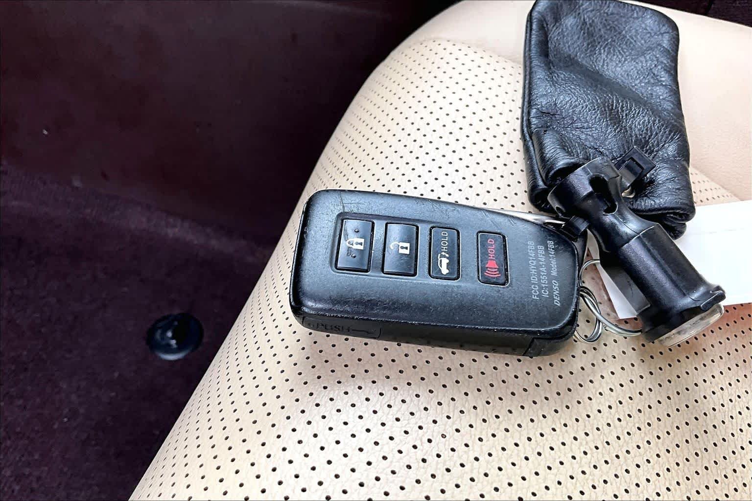 Used 2019 Matador Red Mica Lexus  image 15