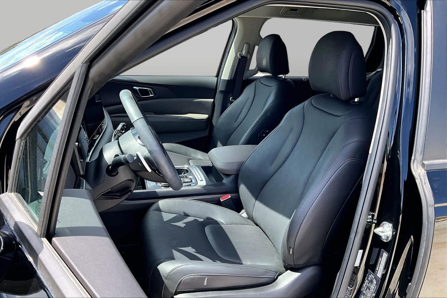 Pre-Owned 2026 Kia Carnival Hybrid EX