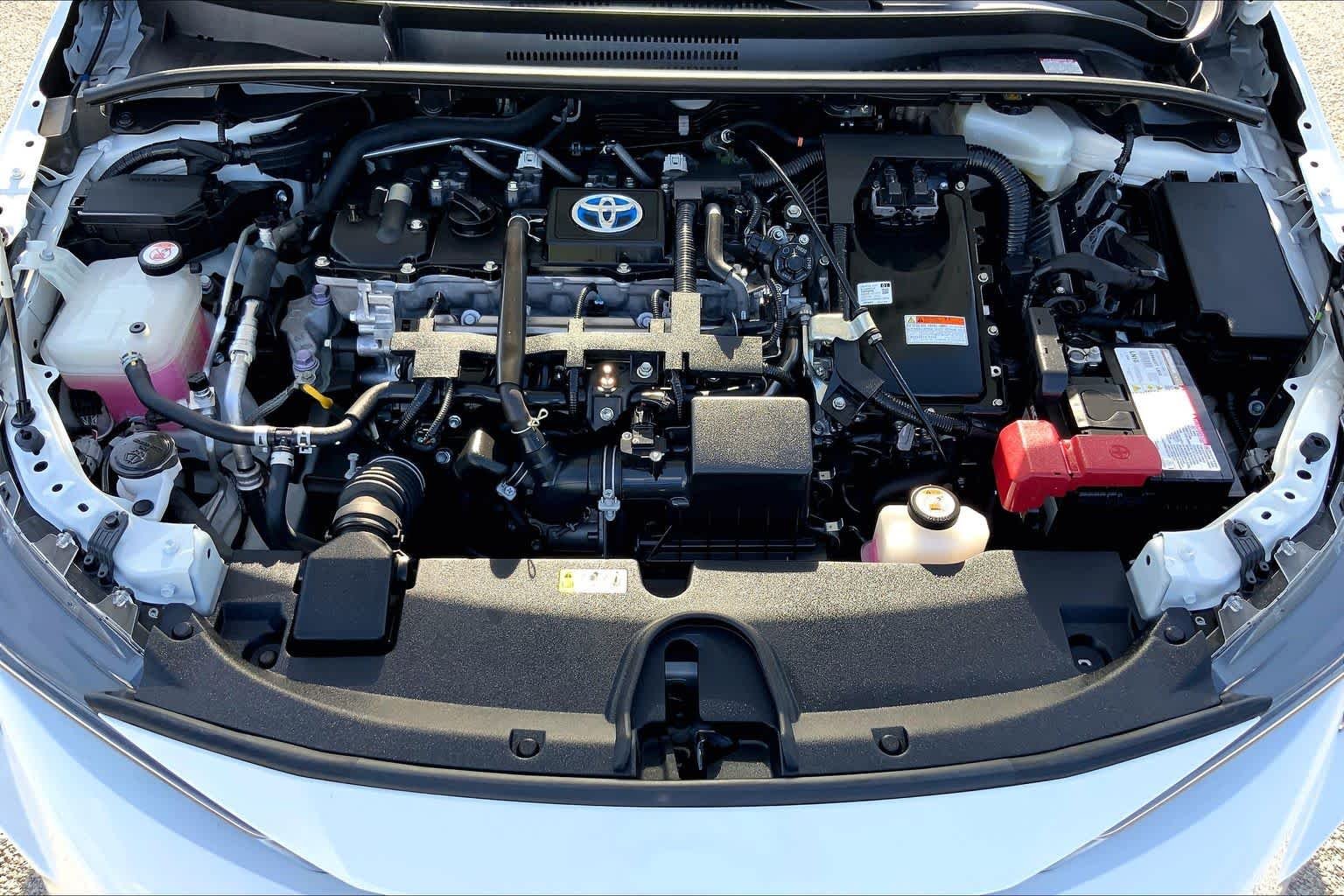 Used 2020 Super White Toyota Hybrid LE image 31