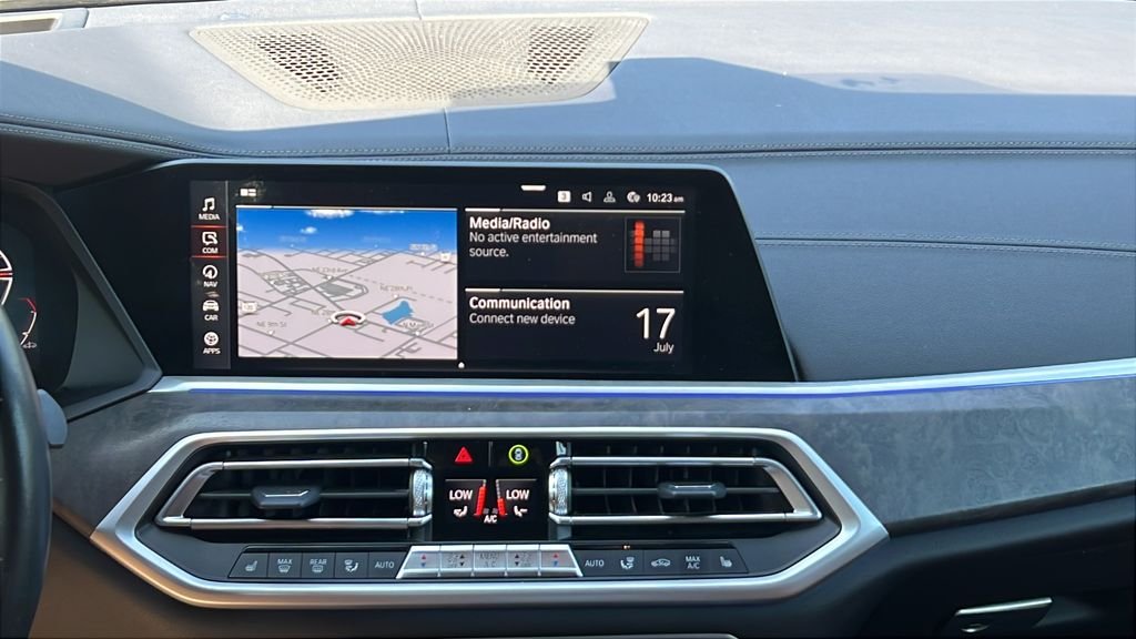 Used 2022 Green BMW sDrive40i image 14