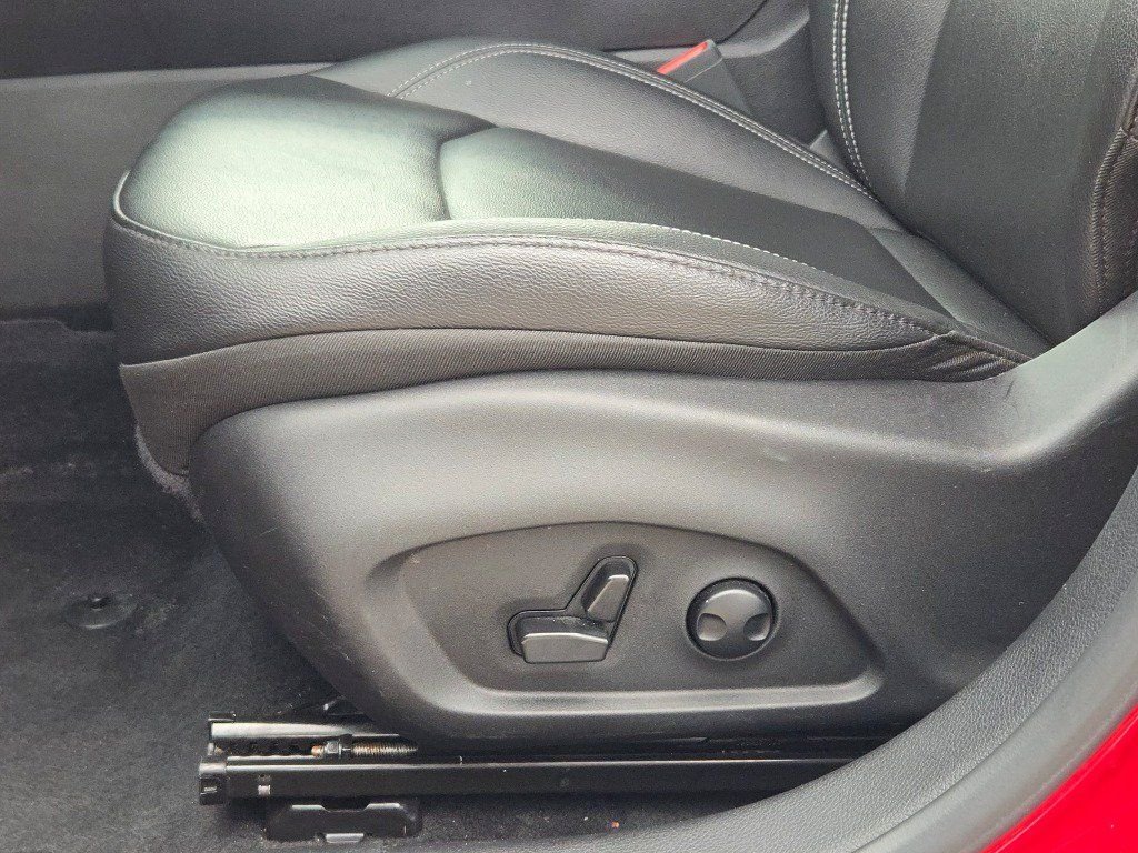 Used 2025 Red Jeep Limited image 21