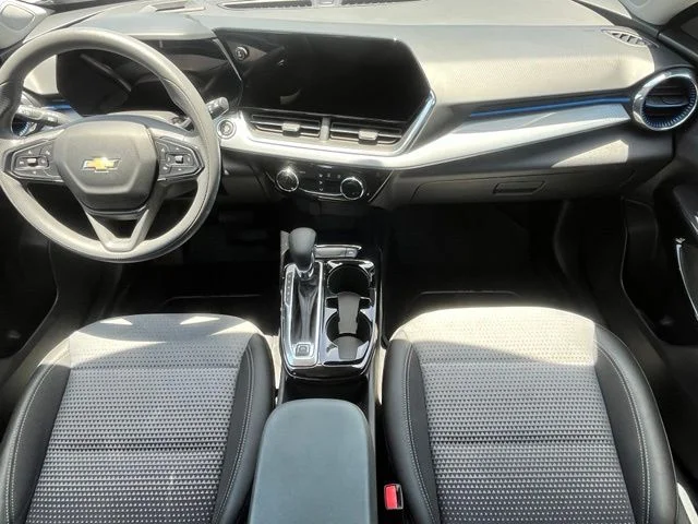 Used 2025 White Chevrolet LT image 15