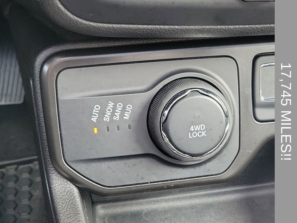 Used 2023 Gray Jeep Latitude image 29