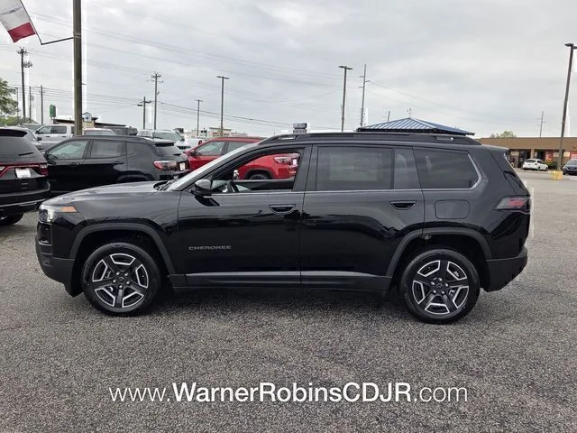 New 2026 Diamond Black Crystal Pearl-Coat Exterior Paint Jeep Limited image 4