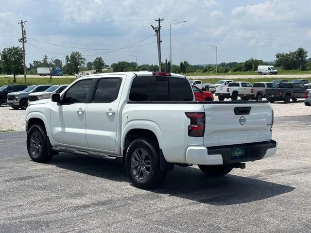 Used 2025 White Nissan Crew Cab SV 4x4 image 3