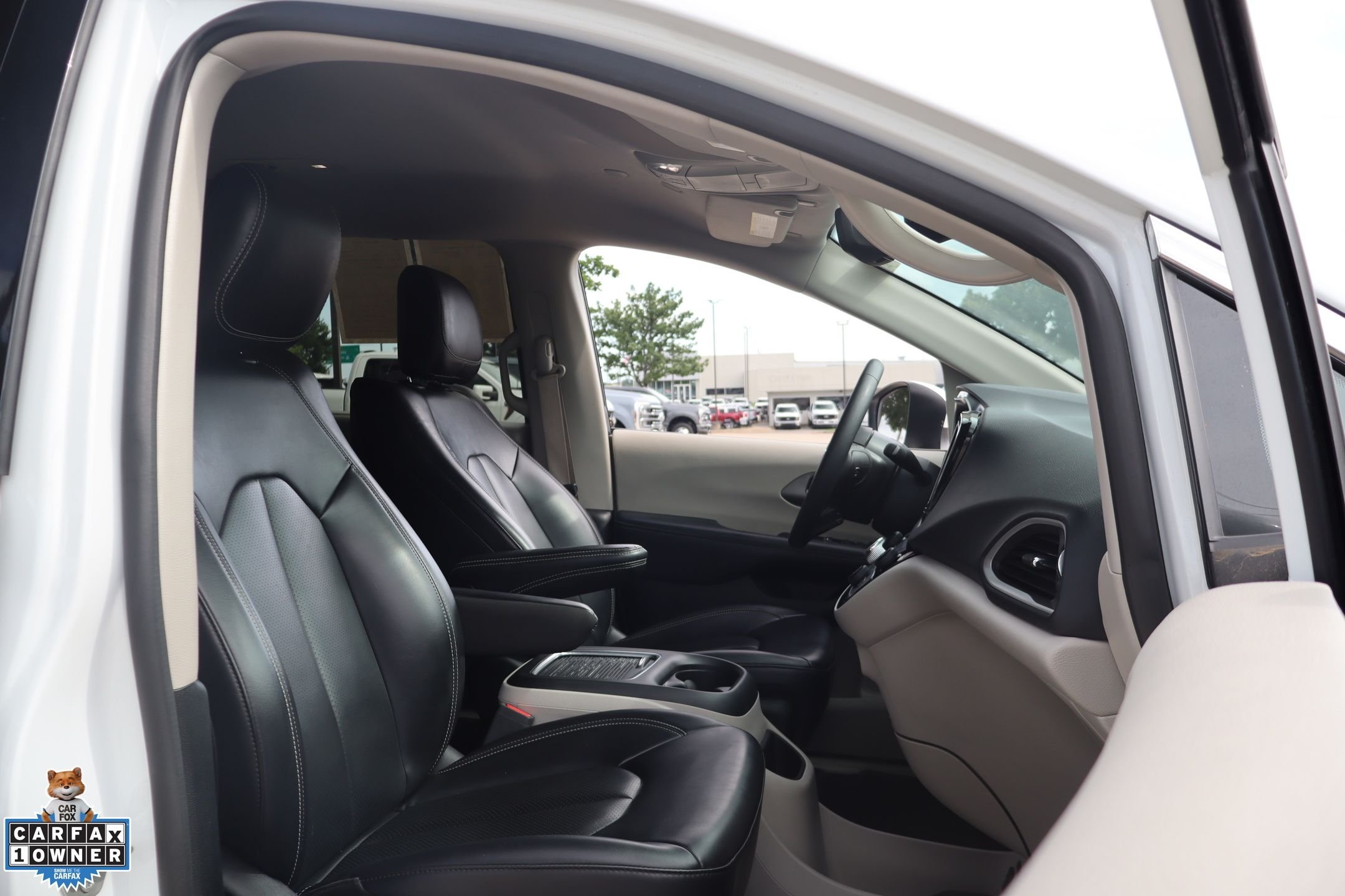 Used 2023 White Chrysler Touring L image 31