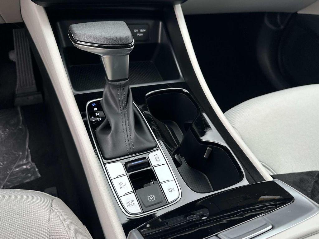 New 2026 Black Hyundai SE FWD image 24