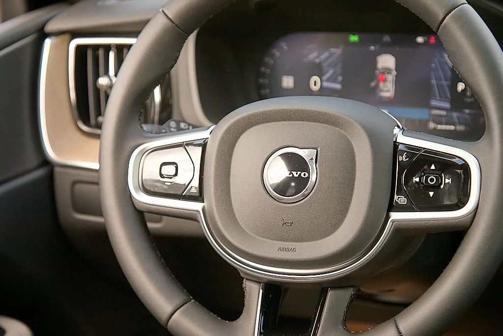 New 2026 Crystal White Volvo Plus image 27