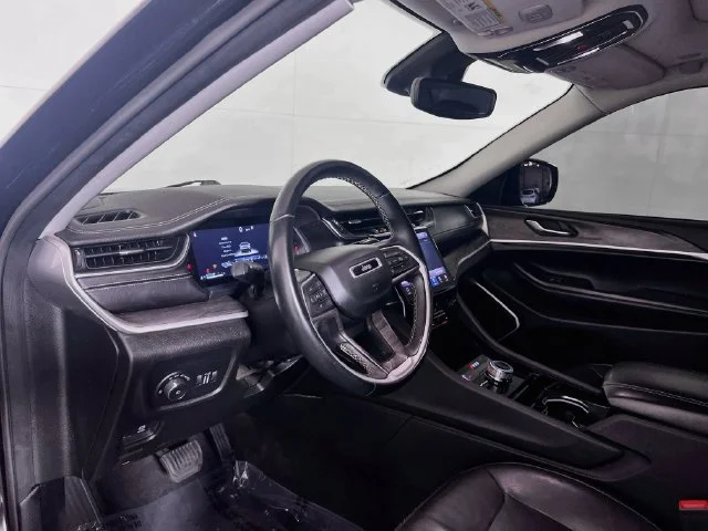 Used 2021 Diamond Black Jeep Limited image 8