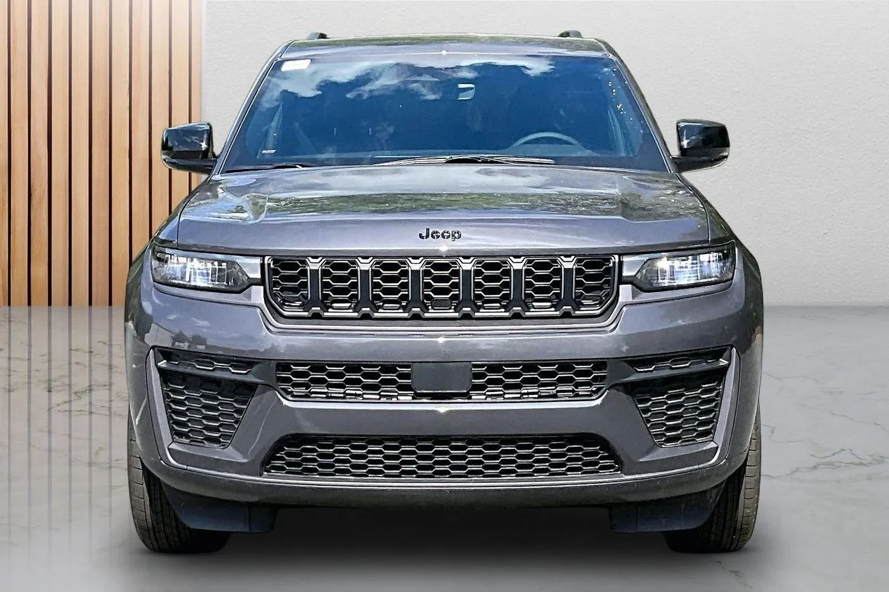 New 2026 Baltic Gray Metallic Clear-Coat Exterior Paint Jeep Altitude image 3