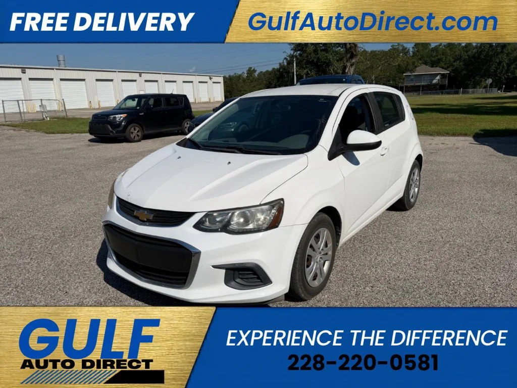 Used 2017 White Chevrolet LT image 3